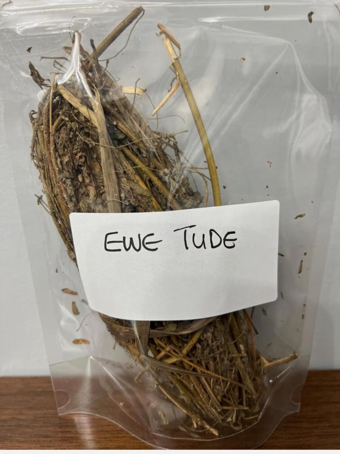 EWE TUDE("Bondage-Breaker Leaf" or "Captivity-Breaker Leaf")
